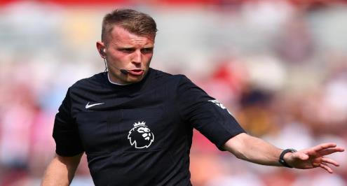 سام باروت حكمًا لموقعة توتنهام وليفربول في الدوري الإنجليزي